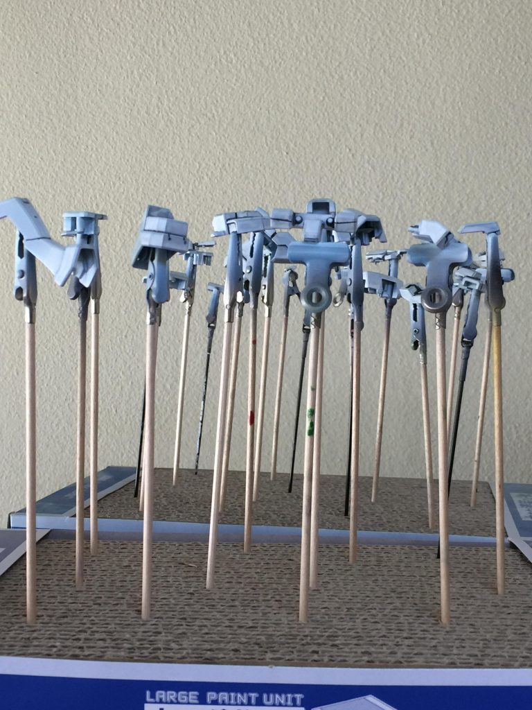 ガンダムAGE・ウルフを ホワイトで
塗装した 制作工程