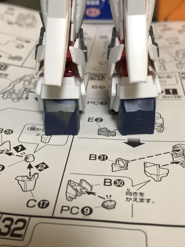左右パーツの色が違うのを発見。左だけグレーが混ざってグラデーションみたいになってました。珍しいものなのでしょうか。
次はもう少しかっこよく作って投稿したいと思っております。
よろしくお願い致します。