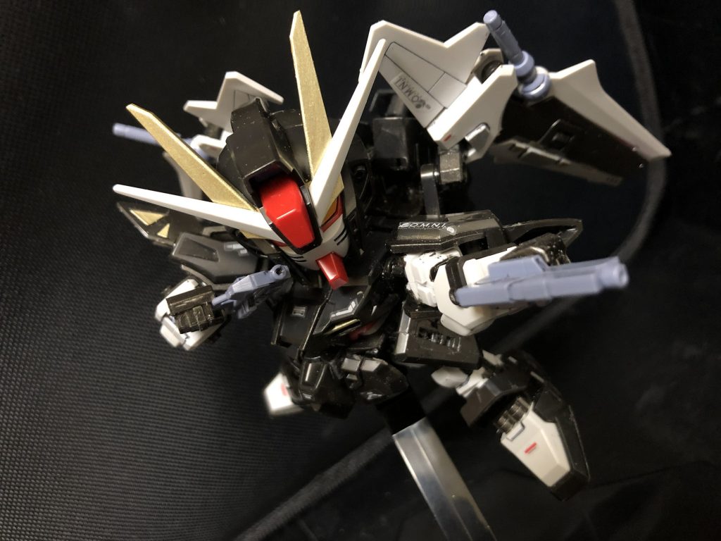 oyz「奴らが来るぞ、抜かるなよ！」
スウェン「了解。」
oyz「敵の殲滅が目的だ。敵機を撃破しろ！先ずは可変して相手の懐に飛び込めっ！」
スウェン「了解。ストライクノアール可変する！」


スウェン「可変解除。標的を確認、これより排除を開始する。」
oyz「あれはストライクだな。どんどん奴らが来るぞ、抜かるなよ！」
スウェン「了解した。」