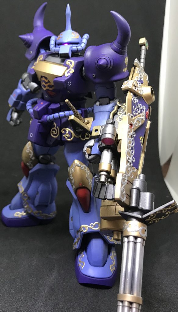 マ・クベは最前線では戦闘しないでしょうから派手にしました。