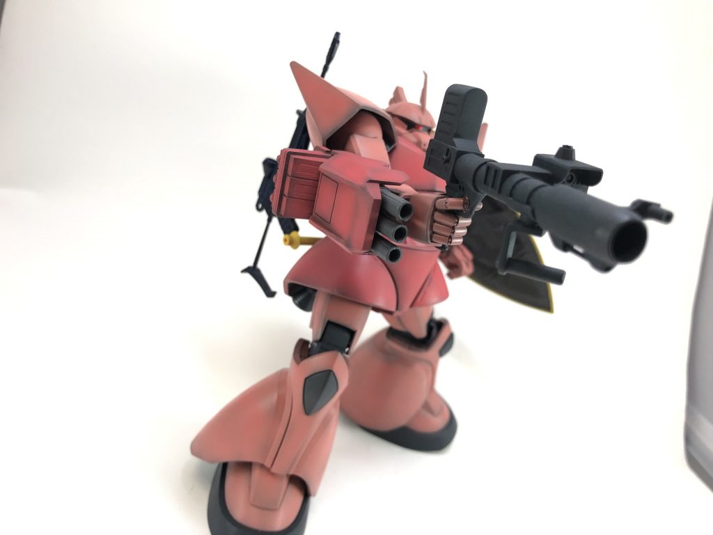 旧キットにはゲルググキャノンのパーツも入っているので腕の武器を取り付けました。