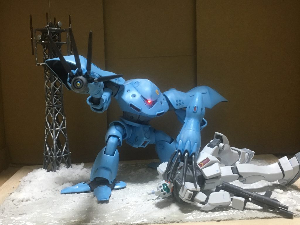 雪は当初100均のものを使おうとしたんですが、違和感しかなかったんでタミヤの情景テクスチャペイントを使いました。