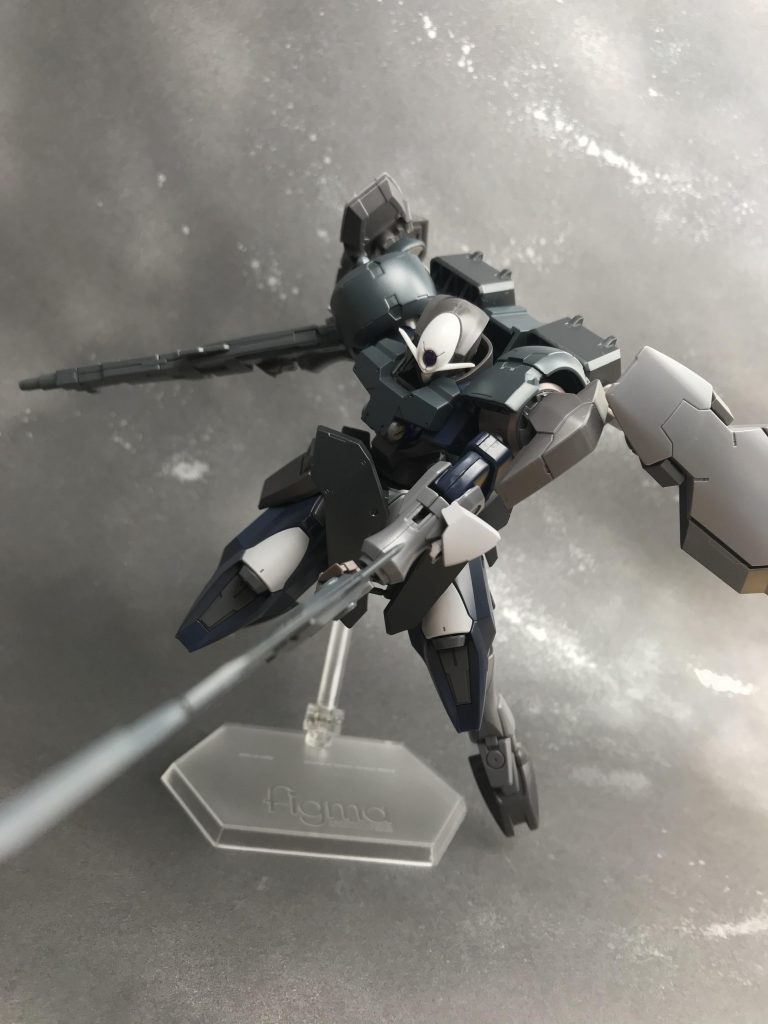 頭部のパーツはセンサー兼頭部の保護アーマーというイメージ
内側を削ってジンクスⅣの頭が入るようにしてあります