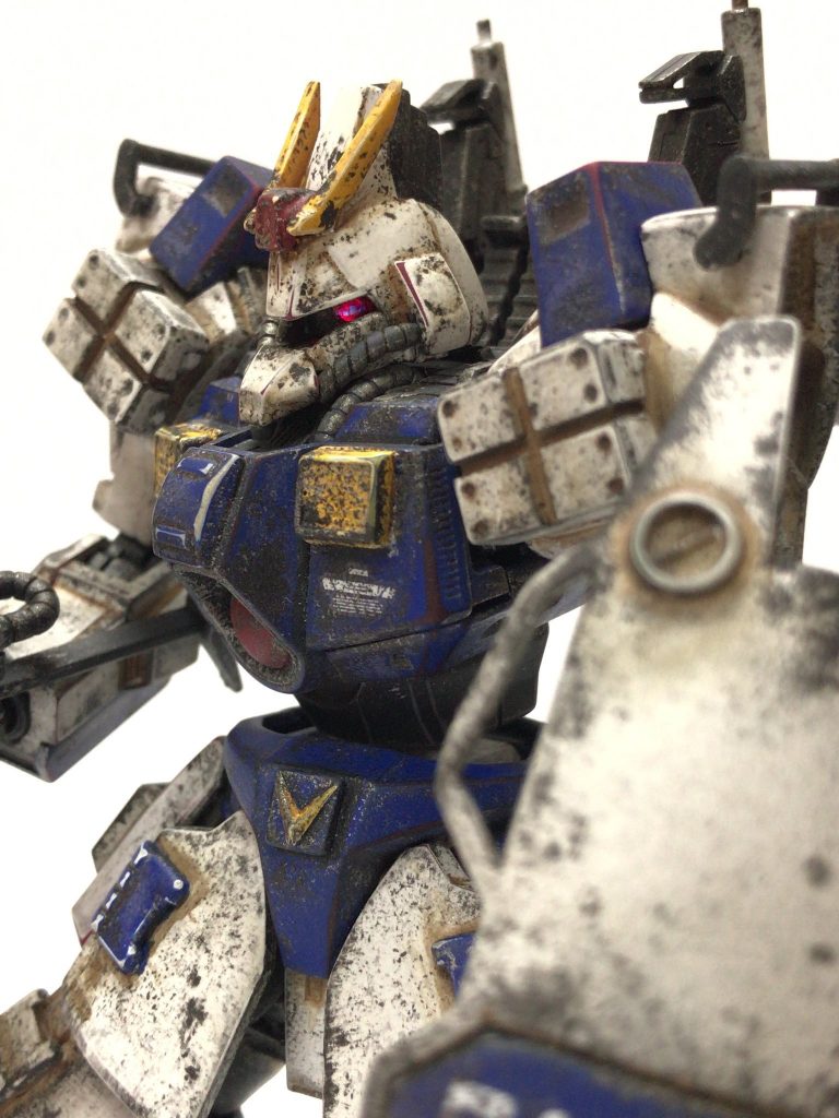 最後に顔ドアップ。なんだかんだで足を伸ばしたり追加装甲つけたりモノアイ光らせたりフリゲートブースター作ったり色々手を尽くした作品だったかなぁと思います^_^