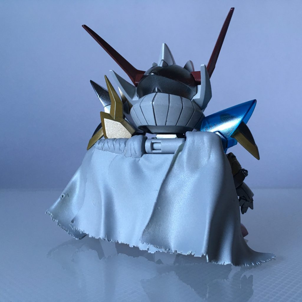 マントはエポパテで作り直しました。
肉抜き穴も出来る限り埋めてあります。