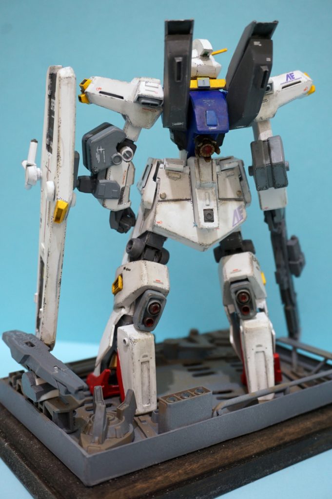 ハイヒールですね。バーニアの配置はジェガンに似ている。良く見ると腕とかも。ジェガンベースで作れば良かったかも。