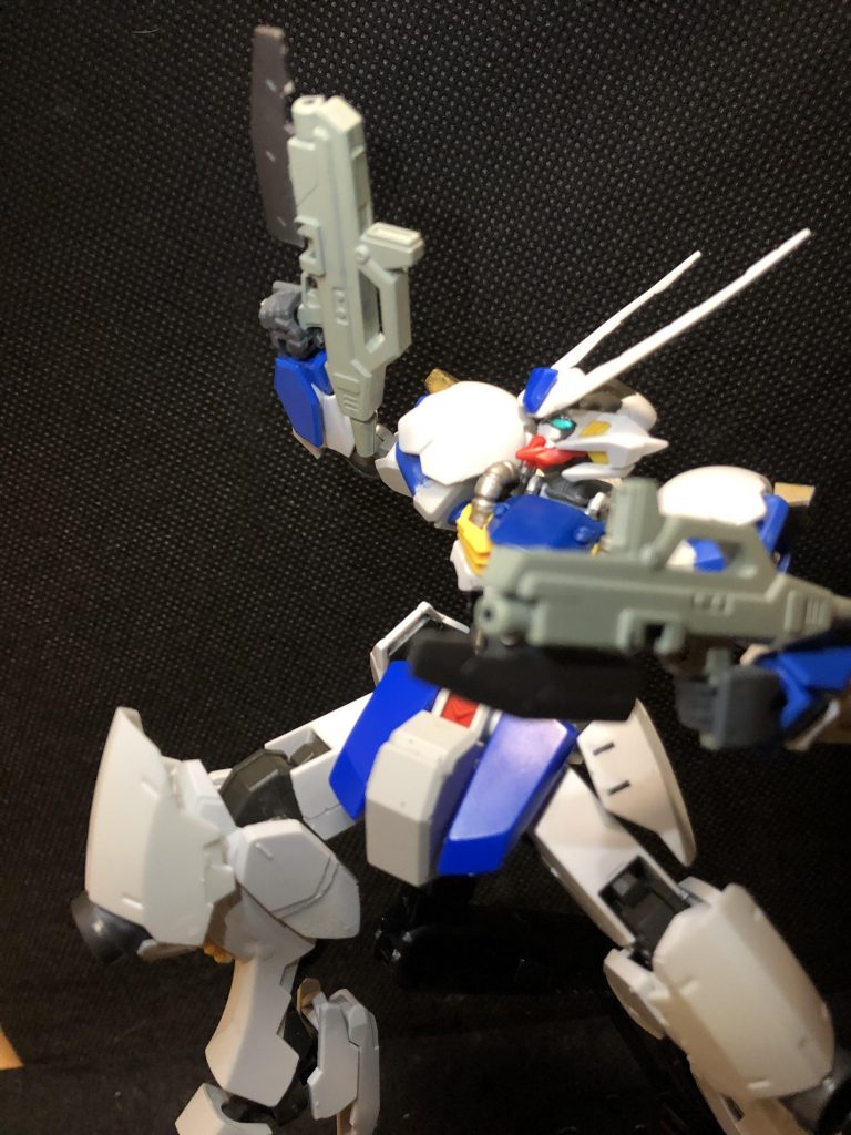 このモビルスーツ最大の強みは、可動範囲が広く、遊びやすい点。