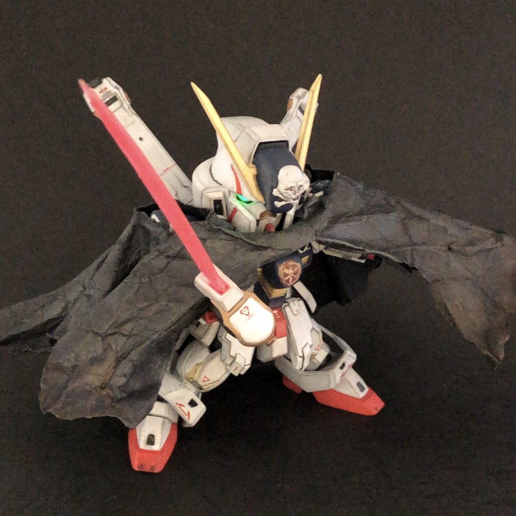 頭部にはLEDを入れたので、メインカメラが発光します。