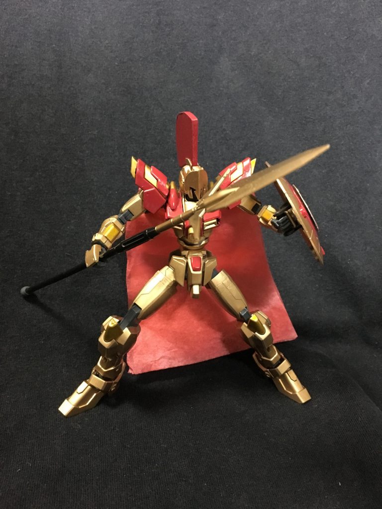 塗装はほぼゴールド、元キットでクリアブルーだったところはキャンディゴールド、赤はあずき色です、マントはティッシュにクリアレッドのスプレーで塗装しています。