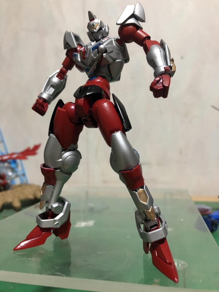 正面 スタイルはSSSS.GRIDMAN風ですがカラーリングは特撮版イメージです