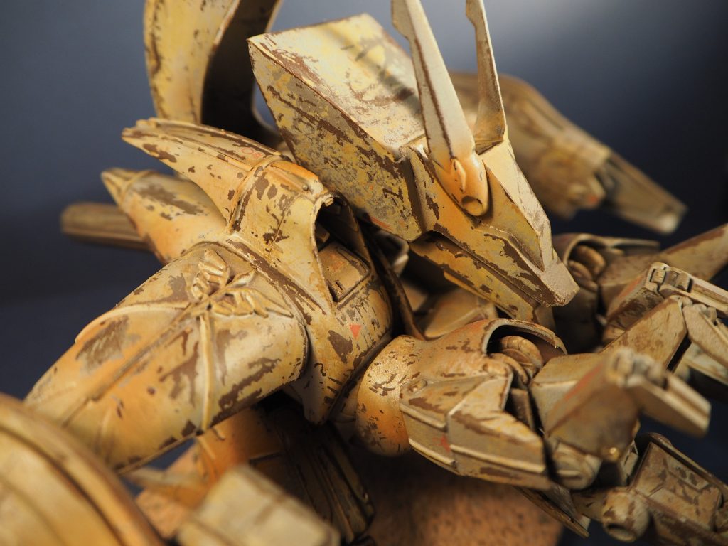 細かく塗装を剥がし、チッピング、ウェザリング