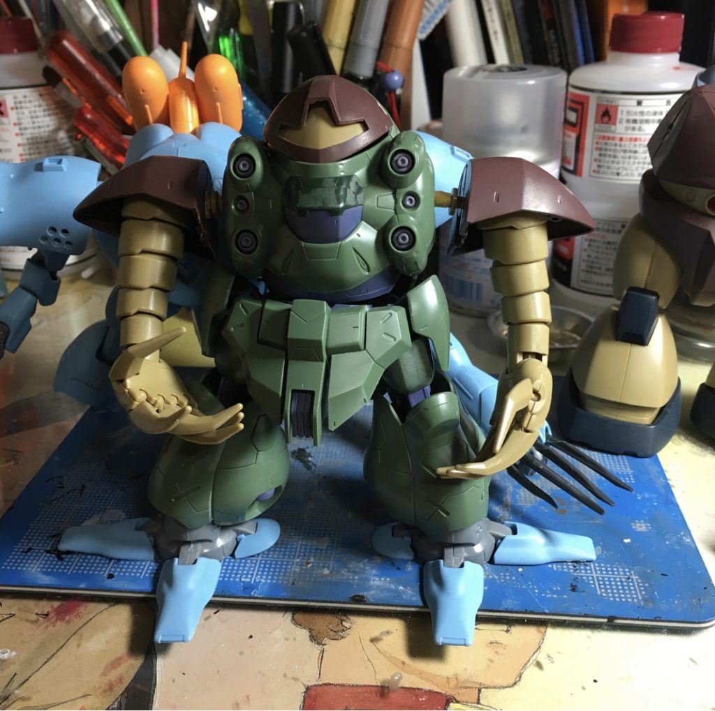 まずはイメージ通りにテープで仮組み。