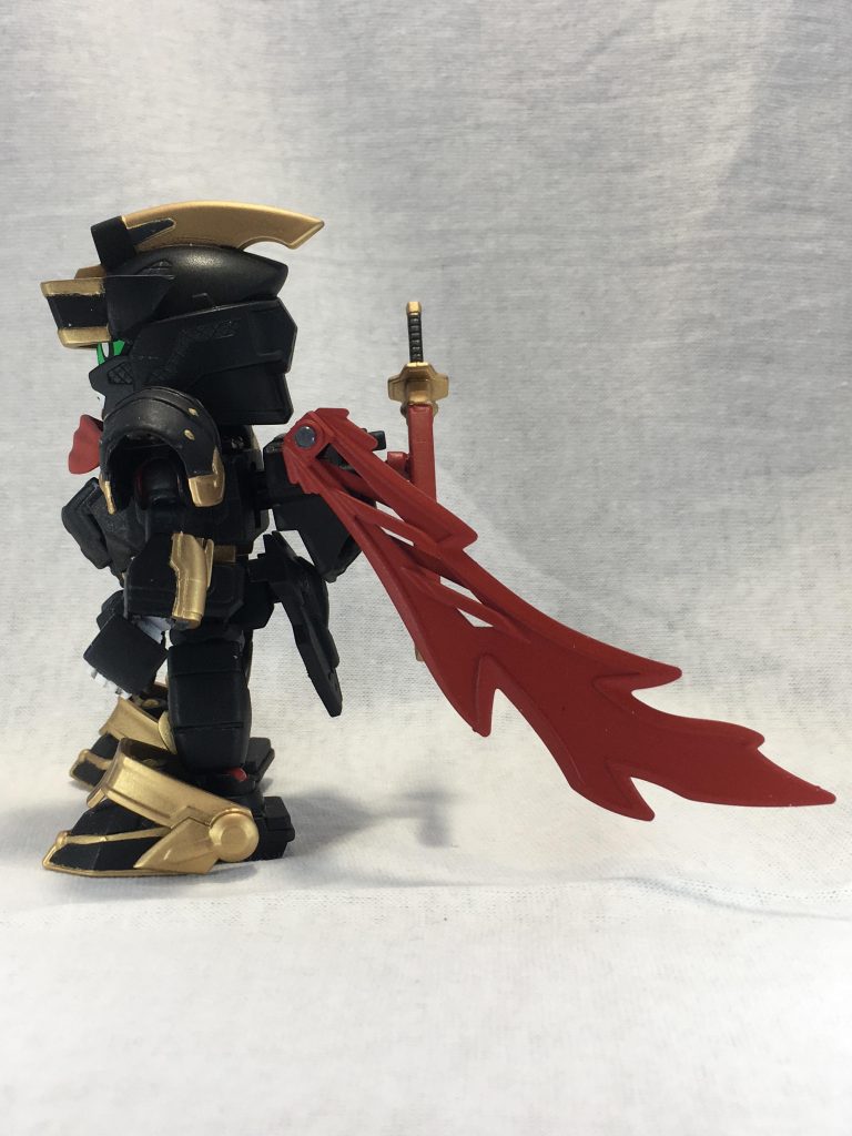 側面から
マフラーは可動を追加して変化をつけられるようにしました