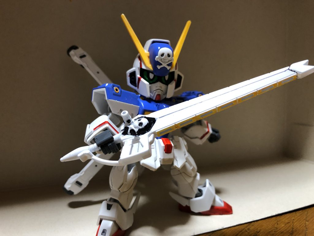 この色ならやっぱりこれだろう!
ということでムラマサブラスターです。HG用のものをSDCSに持たせたことでより大振りな武器という感じが際立って個人的に好きです。