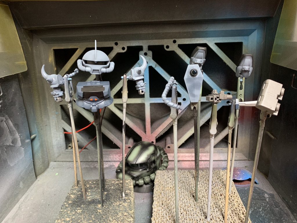 塗装行程
・下地:黒サフ
・メイン塗装:エアブラシ(アクリジョン)
・部分塗装:筆塗り(シタデル)
・つや消しスプレー
・タミヤのスミ入れ塗料でスミ入れ
・タミヤウィザリングマスターシルバーでほんのちょっとドライブラシ