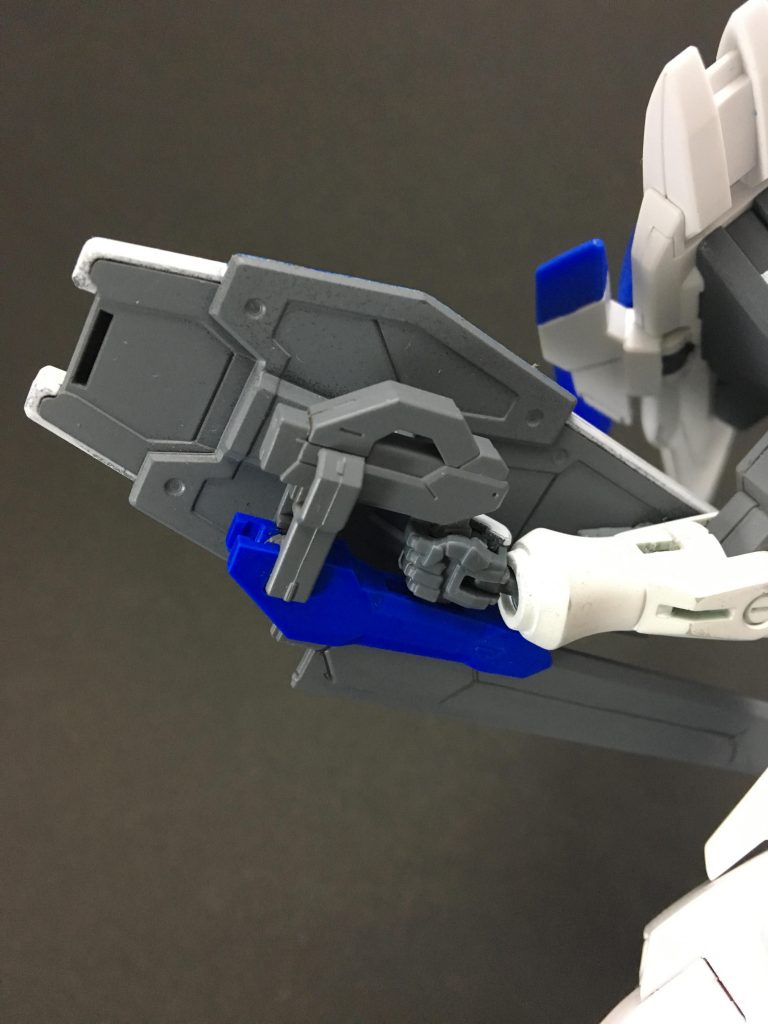 装備1 GNソードτ(タウ)
テストタイプのGNソードを改造したもの
ジンクスのサイズに合うようにシールド部を大型化している。
本機のメインウェポン。