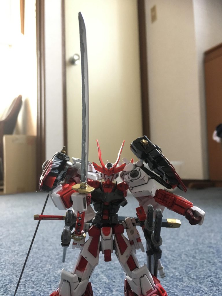 一番の斬れ味を誇るのは、やはりガーベラストレート!
刃文はガンダムマーカーで付けました。