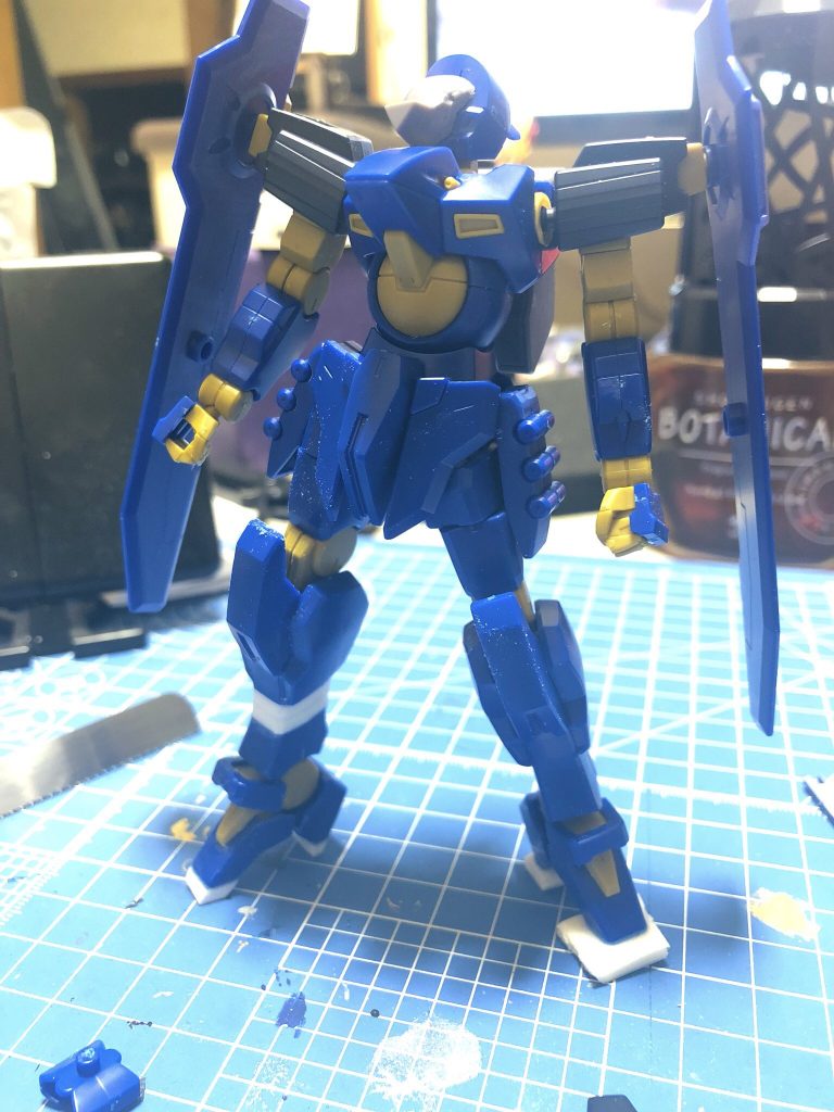 大きな改造は脛部を6㎜延長、足裏を3㎜延長くらいで
後は細かな所を削る程度でした、元が凄く良い出来のガンプラで感動しました