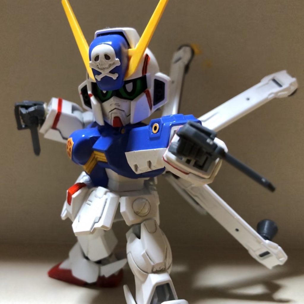 お次はヒートナイフ二刀流
SDCSそのままの手首だとナックルガードがあるタイプの武器が使えないためビルドハンズを使うことで出来る装備です。こちらもあまり手に持ってたイメージはないですがこうしてみるとなかなか乙です。