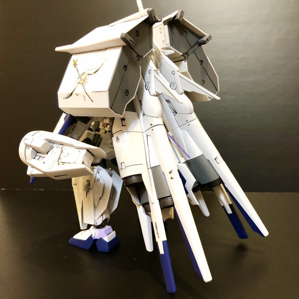 今回一番の難所。
デンドロビウムを真っ二つにするのが大変でした💦