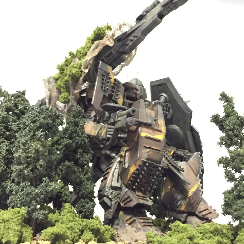 ちょっと引いた状態の写真です。
やっぱり手前に木とか大きさの差がある物が置いてあるとスケールのでかさが出ますよね。