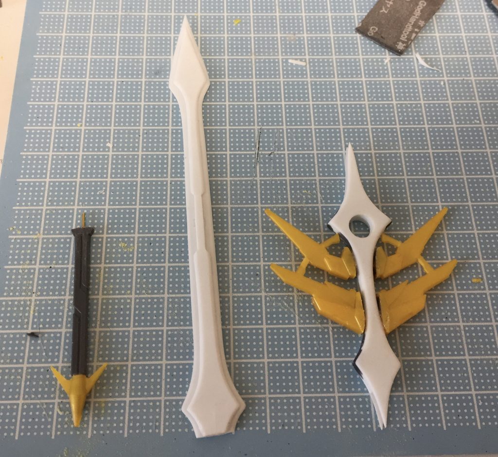 武器はほとんどスクラッチで黄色い所はギャンスロットの武器から取っています。
ソレスタルビーイングのロゴをモチーフにデザインしてみました。