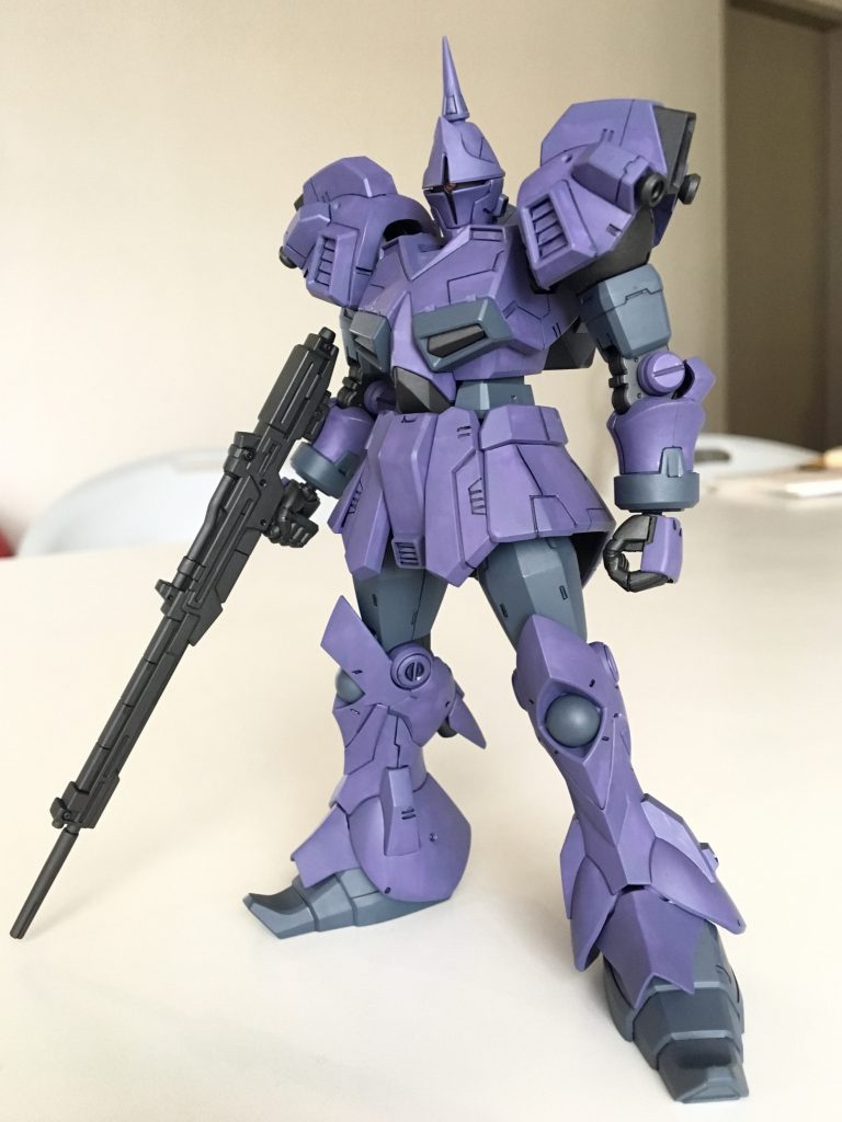 デカール前。
自然光だと筆塗りの粗さが目立ちます…