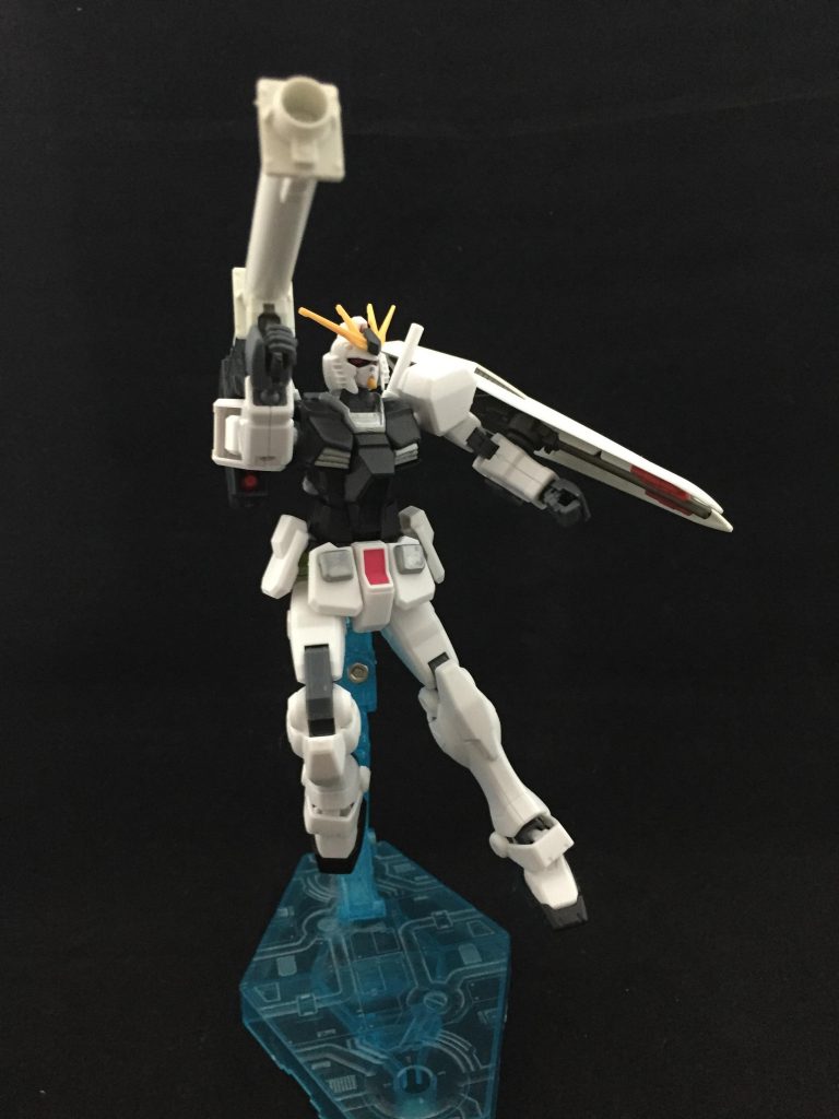 オプション武装その1。νガンダムのバズーカも使えます。背面のどこかに装備できたらなと検討中。