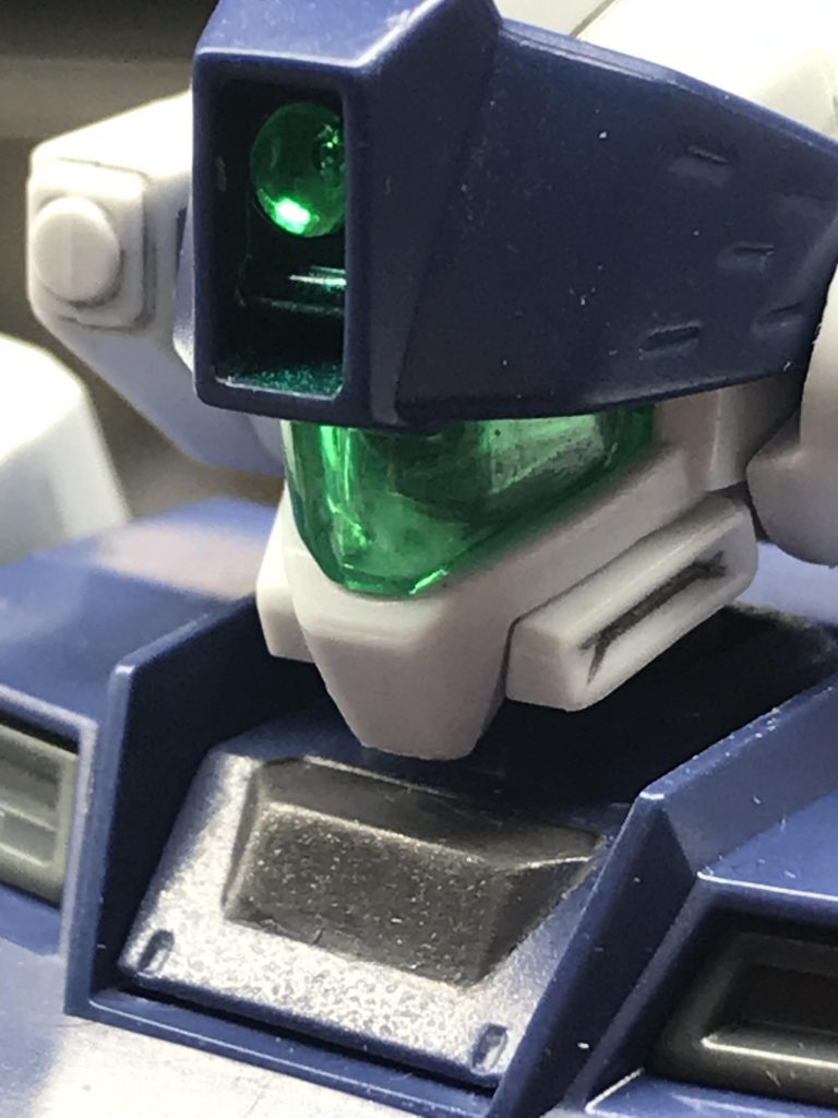 わかりずらいですが、カメラアイの奥をシルバーで塗っています。