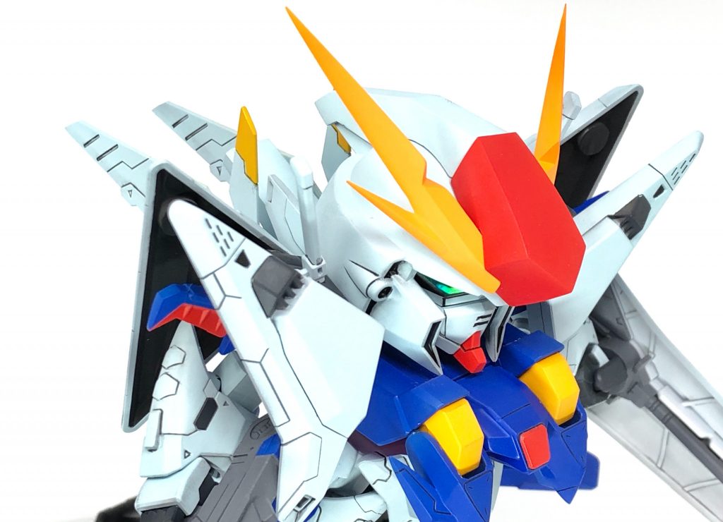 使用した塗料は主にフィニッシャーズとガイアカラー。
関節等のグレー部分はメカサフを使用してます。
特徴的な赤については、ピンクサフ→プレミアムレッドを吹いています。