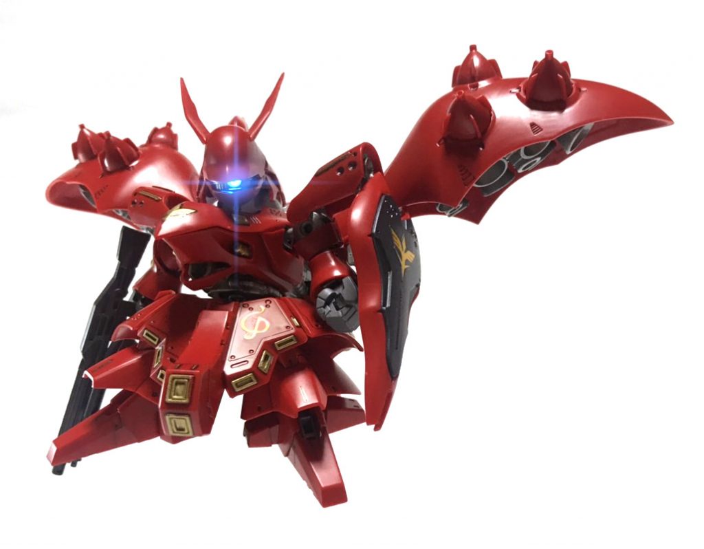 今回初の電飾、モノアイにLED仕込んでみました。意外と簡単にできるものなんですね。塗装するよりよほど簡単でした。今回も本当は全塗装したかったのに精神的なハードルが高くて部分塗装になりました。