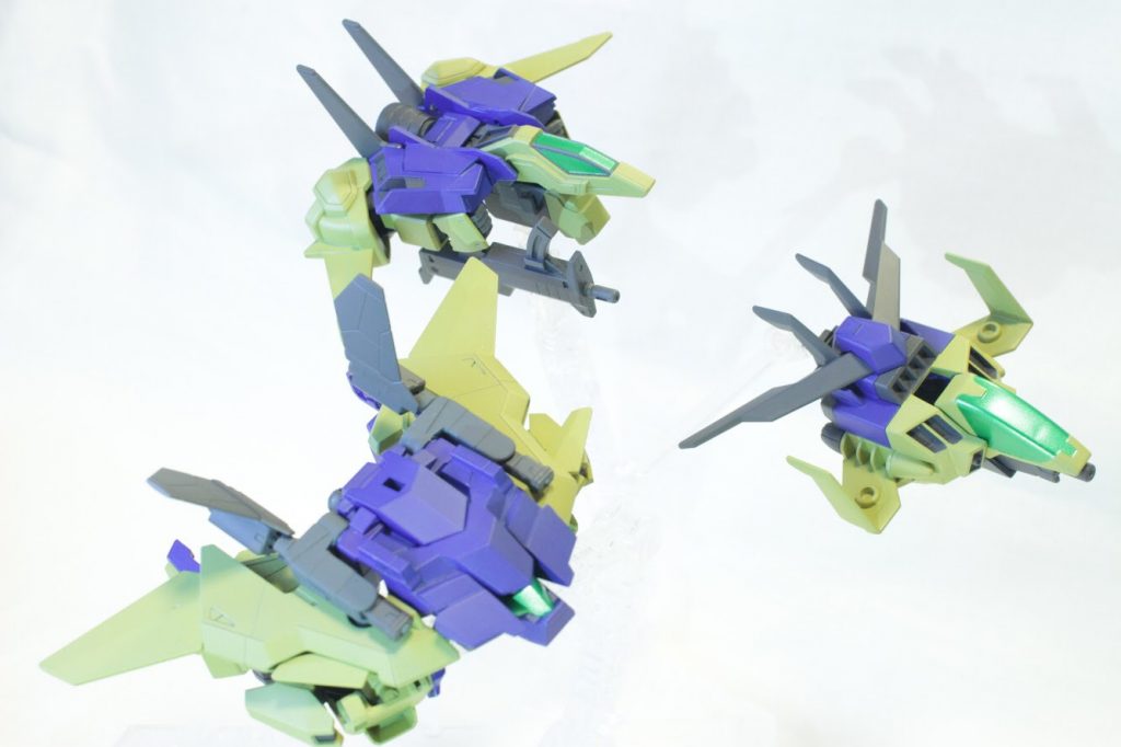 MA形態で。
うまく3機それぞれ違ったシルエットの航空機にできたかなと思います。