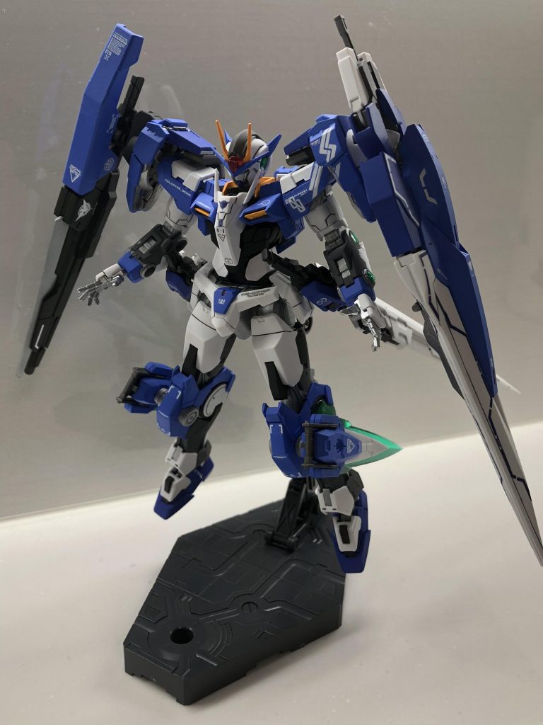 全装備状態。
塗装レシピ
全てガイアカラーです。
外装1 ブライトロイヤルブルー+ホワイト
外装2 コバルトブルー 
外装3 アルティメットホワイト
外装4 橙黄色
フレーム1 スターブライトシルバー
フレーム2 スターブライトアイアン
フレーム3 ジャーマングレー