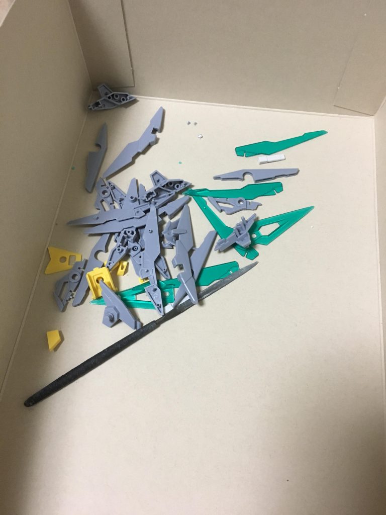 尖っているパーツは尖らせました。