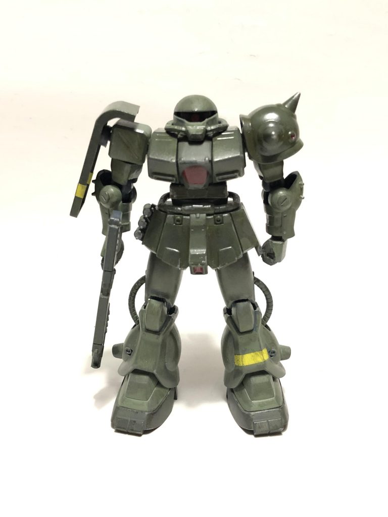 まえ
 
このザクをはじめてみたとき(ポケットの中戦争のMS全般)あ!ザクのデザインってこうなったら納得いくんだ思ったんです。
ハイザックとは違うなぁ的な。
 
腰に謎のパーツ追加して、股関節もスカートギリギリまで下げてのサイズアップです。