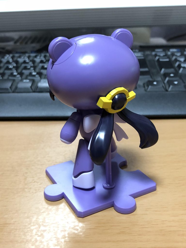 後ろ。髪留めはシールで色分けされています。