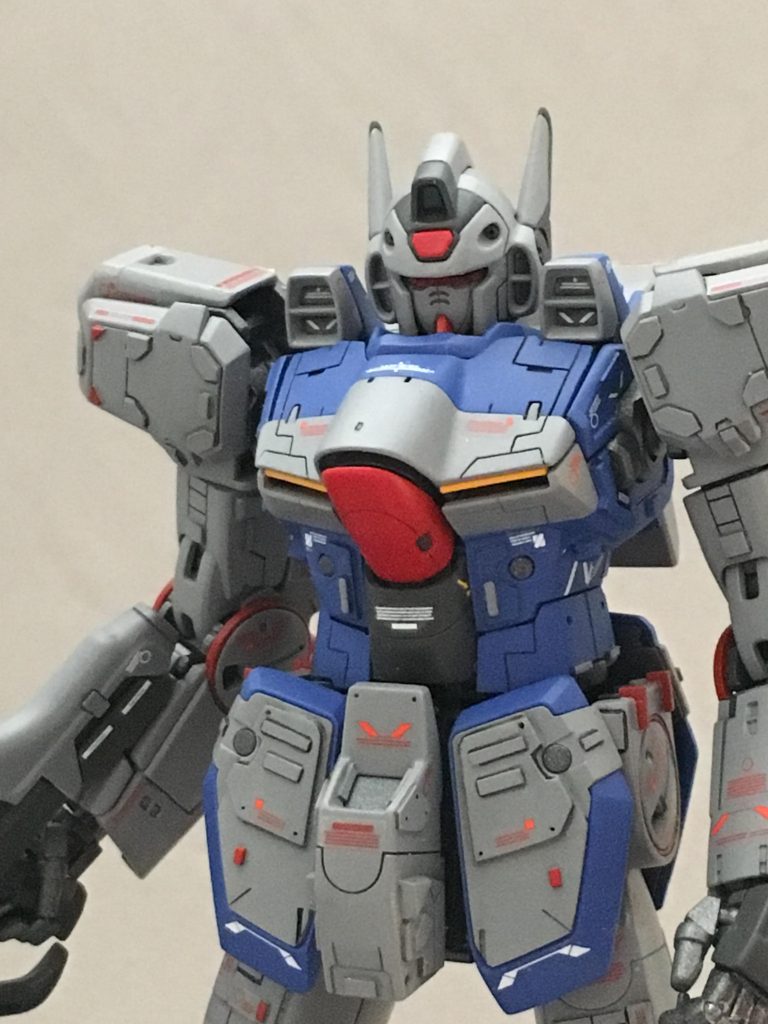 アップです。 タガネは0.15mmと0.40mmを用いており、小さな穴はドリルとピンバイスであけています。