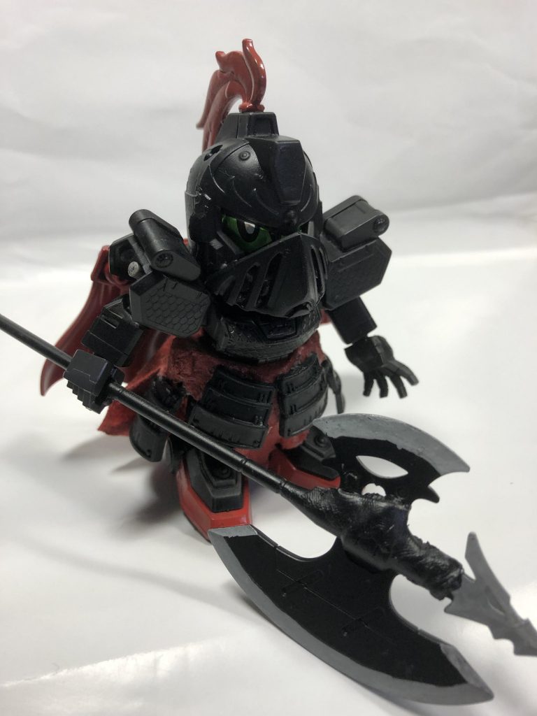 武器のハルバートは鉄血のオプションセットの斧とイージーエイトの鬼甲戦車の引き棒とニコイチで製作しました