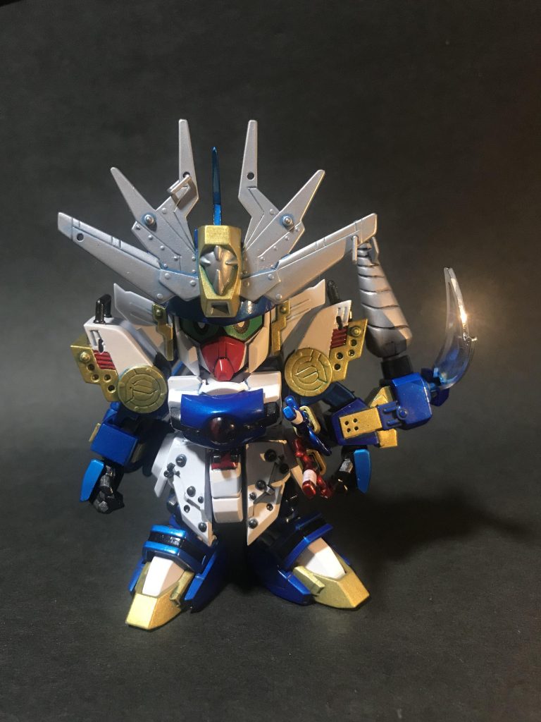 正面から。
レジェンドBBゴッド丸に各パーツを合わせましたが、元のフロントスカートが小さかったためプラ板から。
他に、hgとSDシャイニングガンダムのパーツを使用してます。