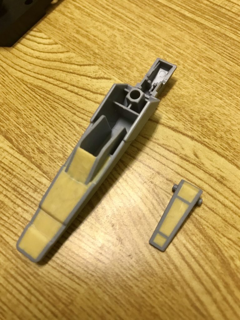 足先と肩上のパーツの肉抜きが気になったので埋めてみました