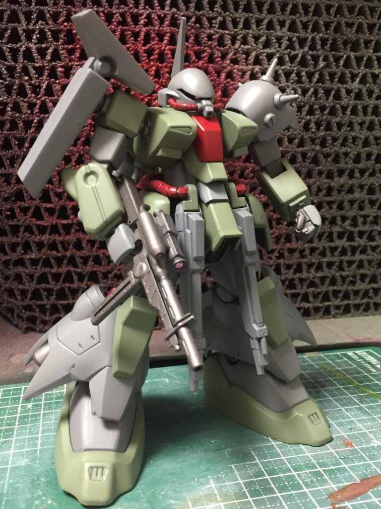 カラーリングはゲルググをイメージしてグレーとグリーンに．
Mrカラー/ダークシーグレー:明灰緑色(中島系)をシャシャっと…( ˙꒳​˙  )赤と金属食は混ぜすぎて何が何だか( ´•౪•`)