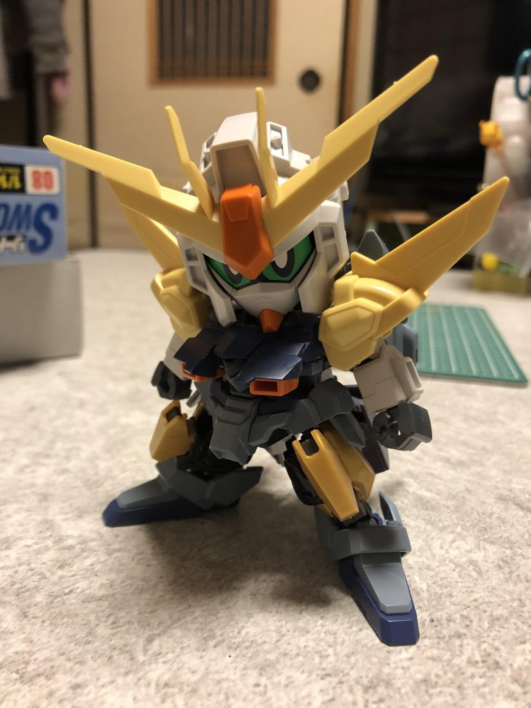 珍しく塗装直前の写真を撮り忘れたので若干細部が違うのですが塗装前はこんな感じです。ベースにしたSDデルタプラスとウイニング、スターウイニングの他に、HGUCデルタプラス、HGUC百式、ユニバースブースターなどを比較的使っています。