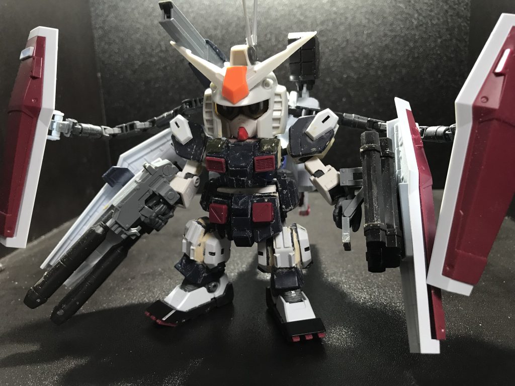 SDEXガンダムをベースに、HGフルアーマーガンダム BB戦士ガンダムなどをミキシングしています。