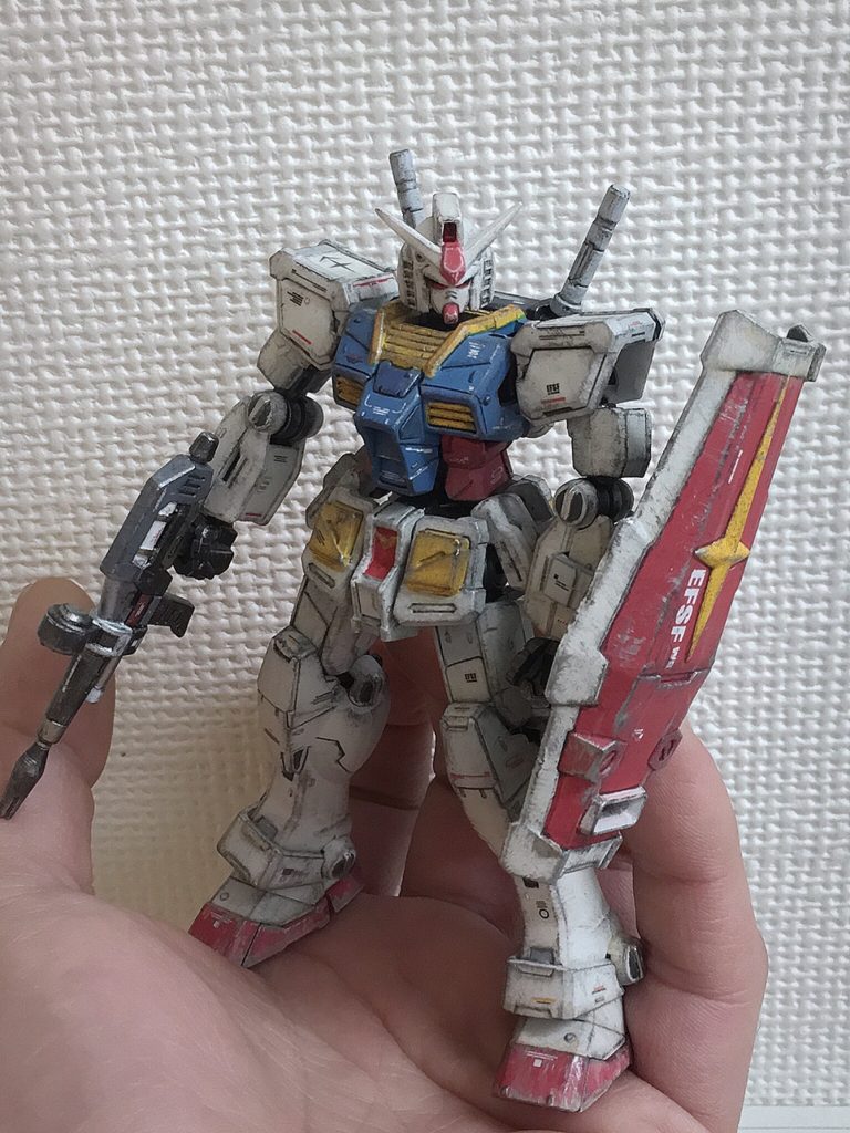 デカール貼りの前にツヤ消し吹いてしまい、デカールがシルバリング起こしたり、
配色失敗で塗り直ししたりしましたが
いい感じに仕上がったと満足してます♪