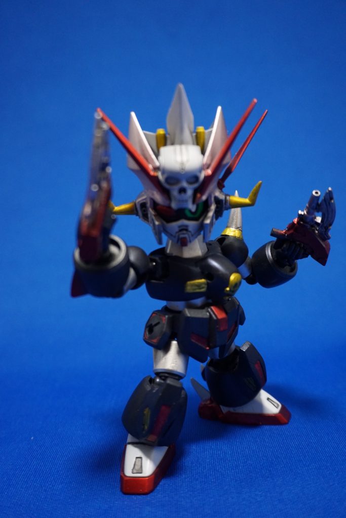 胸のブレストリガーは脱着可能、二丁拳銃となります。