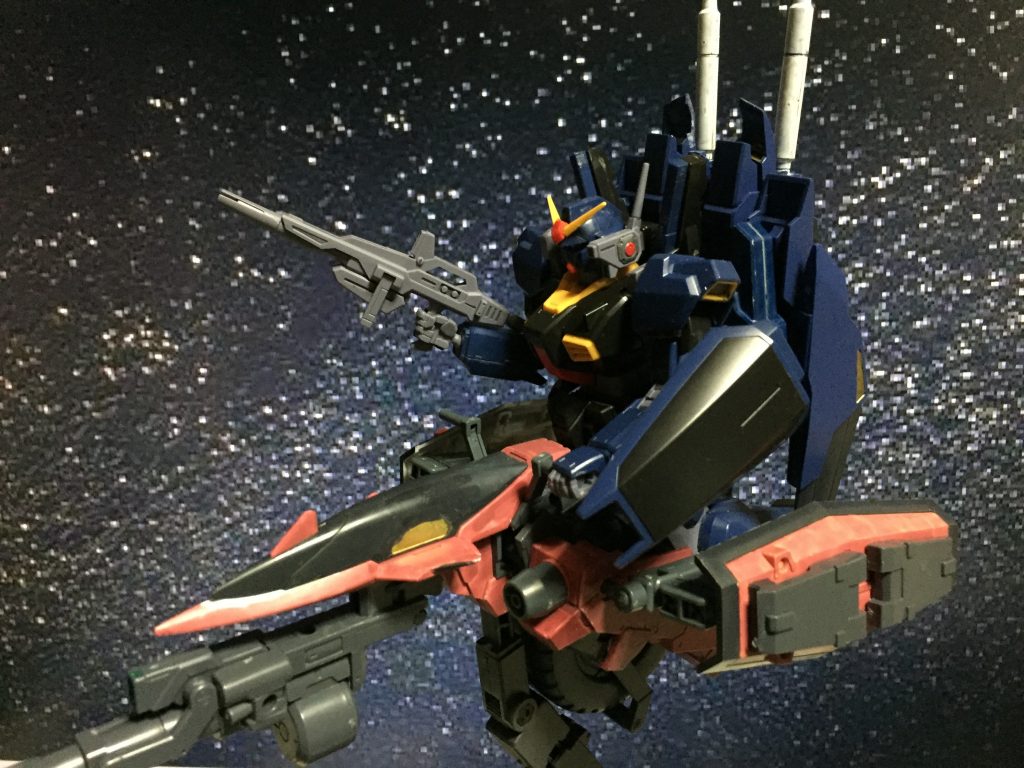 ライドモード。高速移動の他アームによってフレキシブルな盾防御が行えます。