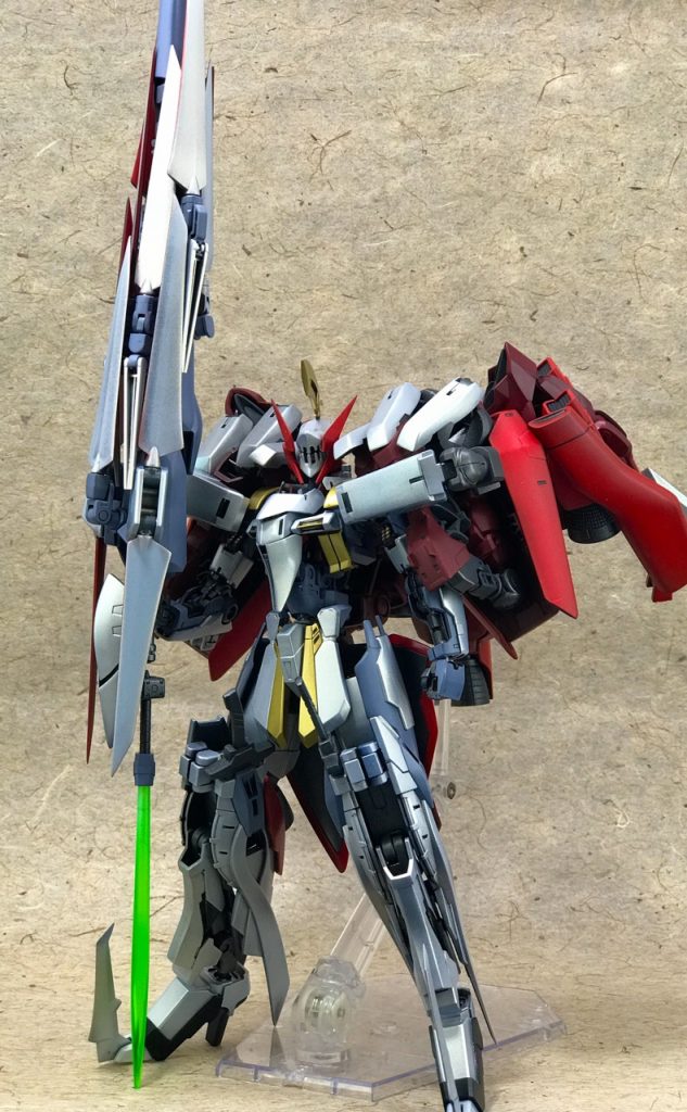 さておき、まずはMS。
「騎士」形態です。
いわゆるひとつの竜殺しの騎士。

長すぎて画面に収まらない槍が特徴的。