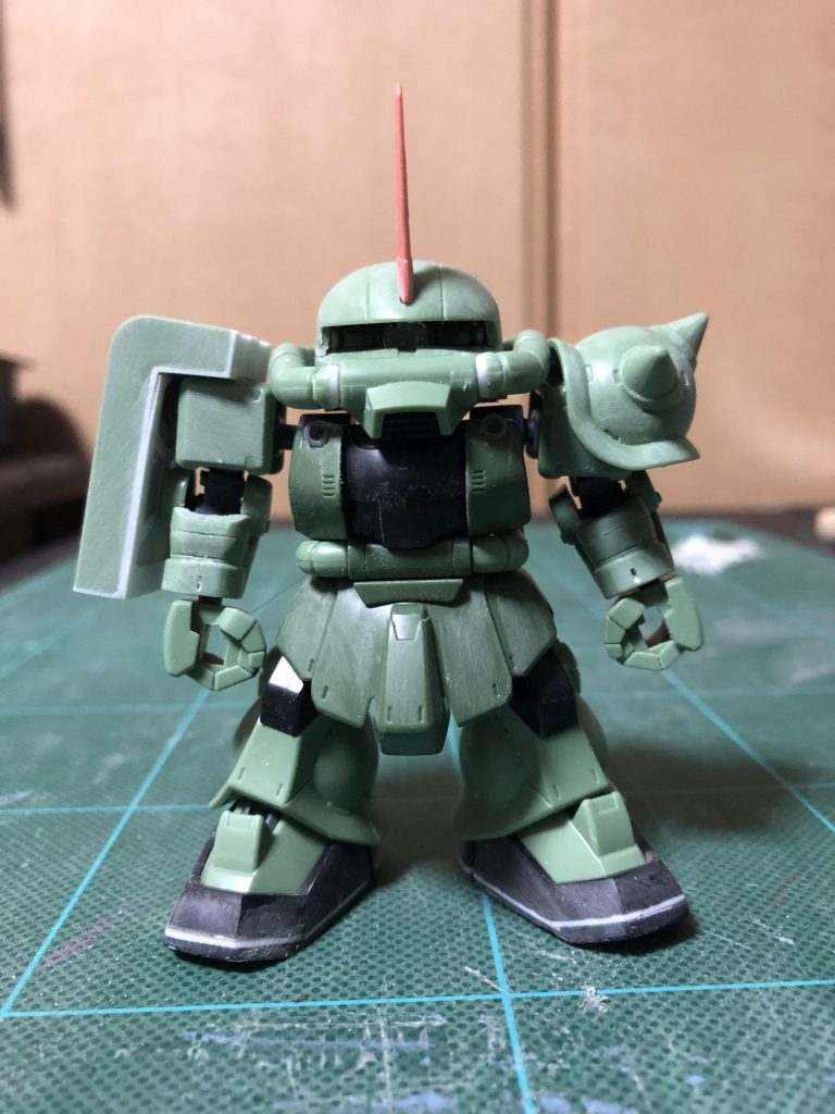 シールドと足裏と拳の裏もプラ板で埋めました！でも誰も見えないけどね…