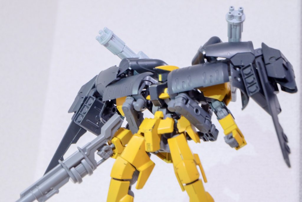 試験機ということで、本体はキャラクターイエローとジャーマングレーで塗装しています。キャラクターイエローの絶妙な黄色具合がお気に入り。