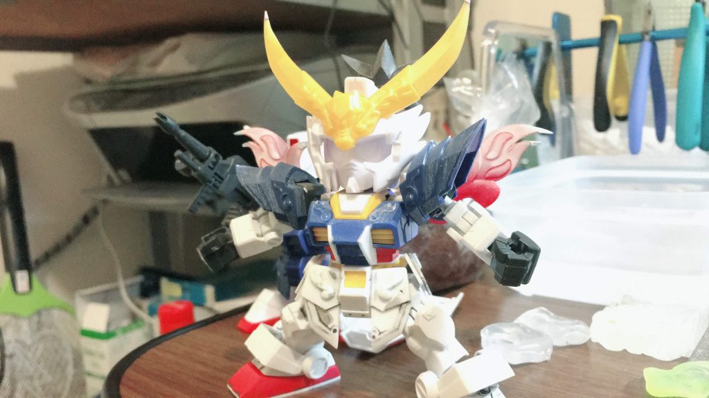 塗装前の写真です。(背景が汚いのは申し訳ない)
クロスシルエットへの移植のためバランスを一定にするのがとても大変でした。
全身に手が入っているのがわかると思います。